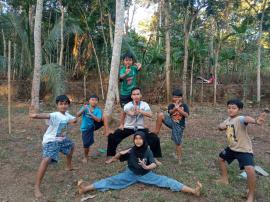 Keseruan Outbond dan Latihan Rutin Pencak Silat Dusun Sumbertetes